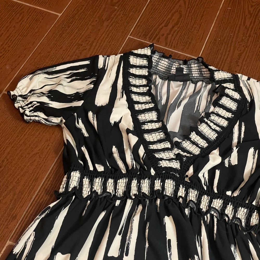En Focus Black White Dress Print V Neck elastic waist sz 12 short sleeve spandex - Picture 6 of 12